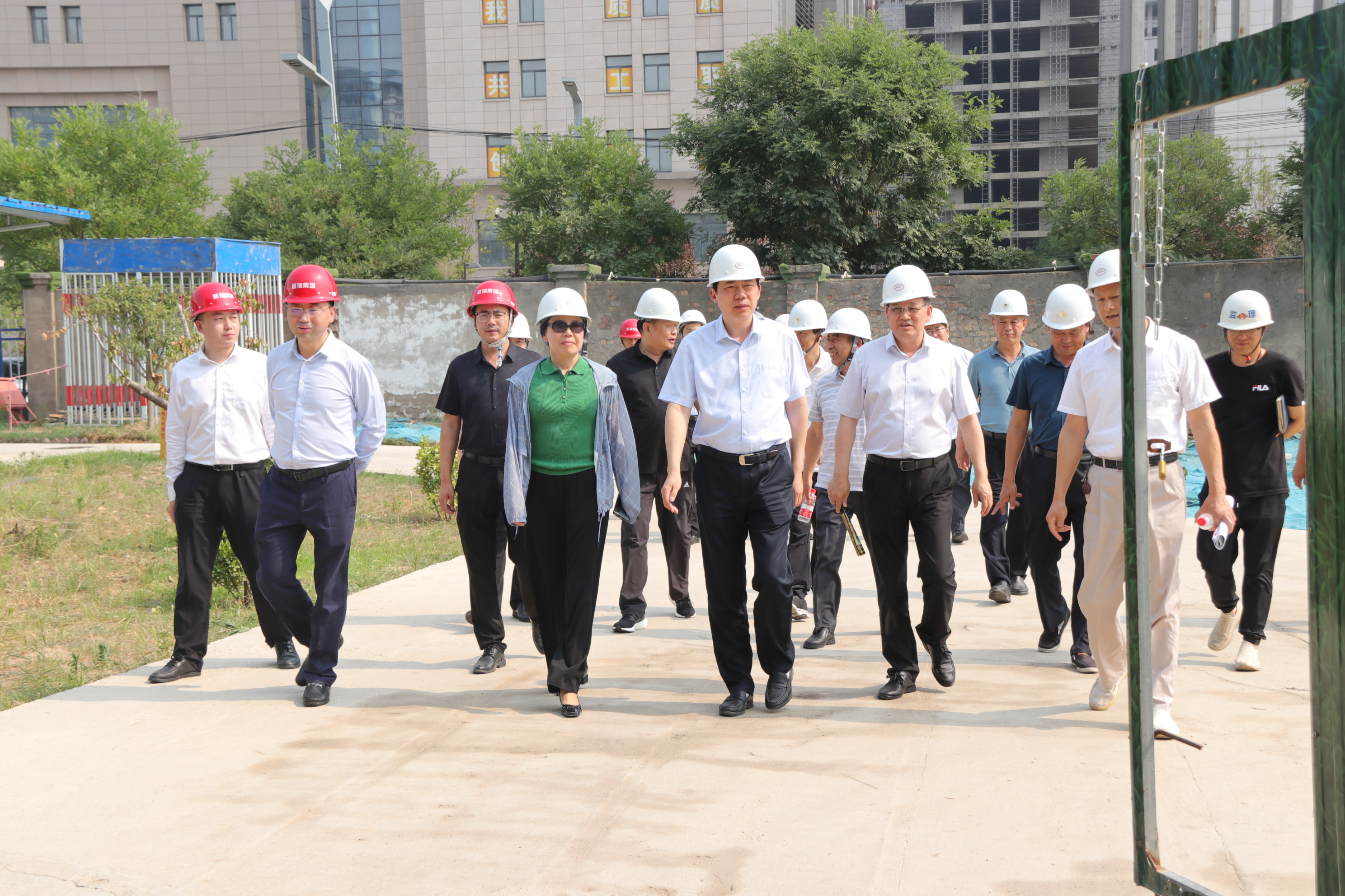 【歡迎】開封市中級(jí)人民法院劉宏東一行蒞臨開封市中級(jí)人民法院新審判法庭建設(shè)項(xiàng)目參觀考察