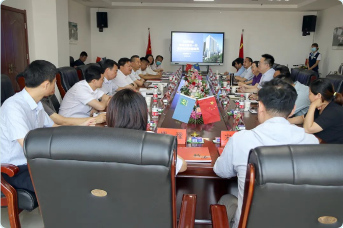 【上級關懷】中原區(qū)區(qū)長鄧英文一行蒞臨新蒲建設集團調研指導工作